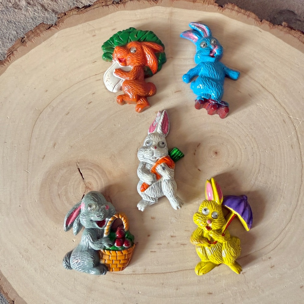 Vintage 1980’s Plastic Goggly Eye Bunny Rabbit Magnet Set